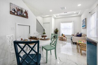 406 NW 13th Ave in Boynton Beach, FL - Building Photo - Building Photo