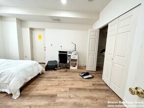103 Gainsborough St, Unit 302 in Boston, MA - Building Photo - Building Photo