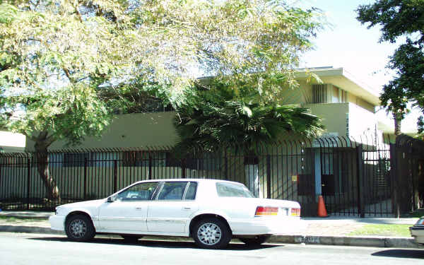 3850 Stevely Ave in Los Angeles, CA - Foto de edificio