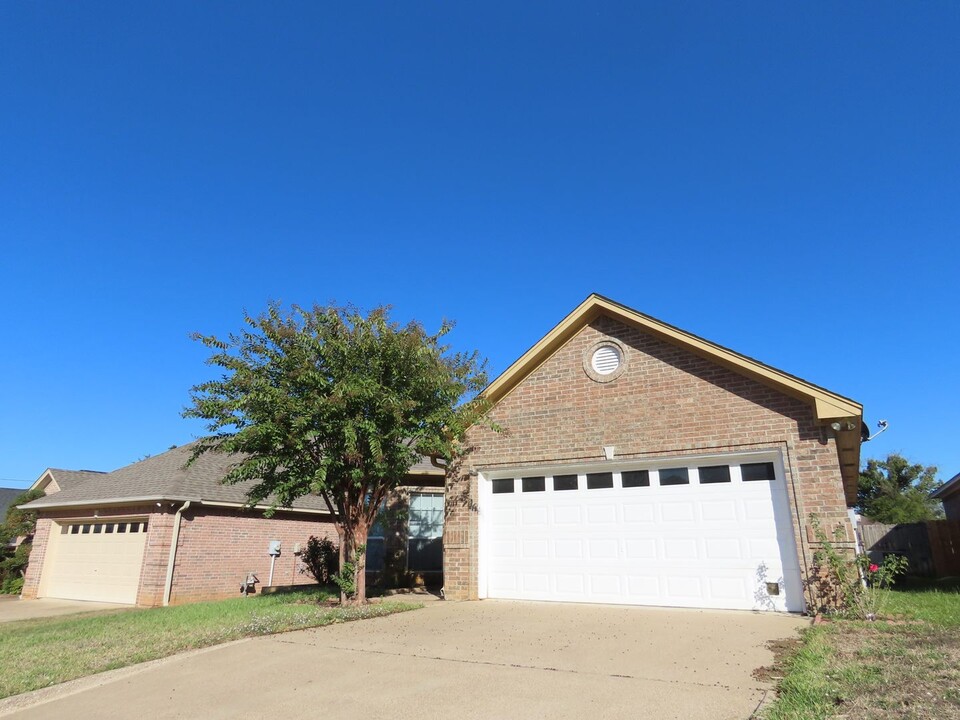 3414 Iberville Dr in Tyler, TX - Building Photo