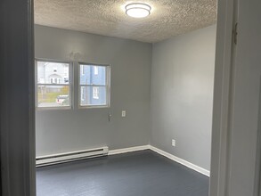 425 Walnut Ave, Unit 5 in Fairmont, WV - Foto de edificio - Building Photo