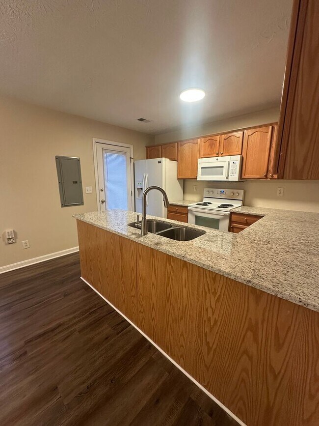 205 E Higgins St in Midway, KY - Building Photo - Building Photo