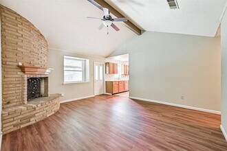 504 Kingsbury Ln in Friendswood, TX - Foto de edificio - Building Photo