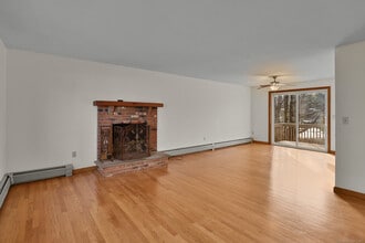 129 Dowd Ave in Canton, CT - Building Photo - Building Photo