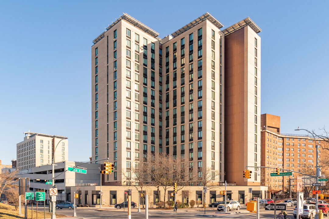 Apex in Forest Hills, NY - Foto de edificio