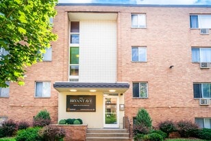 2001 Bryant Ave S in Minneapolis, MN - Building Photo