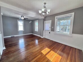 4406 S 38th St in Omaha, NE - Foto de edificio - Building Photo