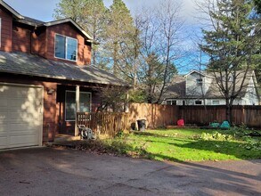 9409 SE Stanley Ave in Milwaukie, OR - Building Photo - Building Photo