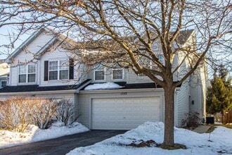 1357 Newport St in Mundelein, IL - Building Photo - Building Photo