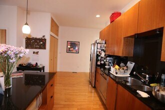 1411 N Wicker Park Ave, Unit 1407 north wicker park in Chicago, IL - Building Photo - Building Photo