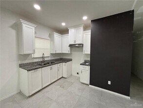 1121 E Cano St in Edinburg, TX - Building Photo - Building Photo
