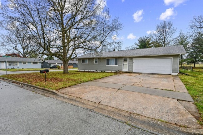 2744 W Sylvia Ct in Springfield, MO - Building Photo - Building Photo