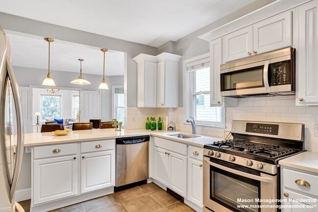 558 Washington St, Unit #2