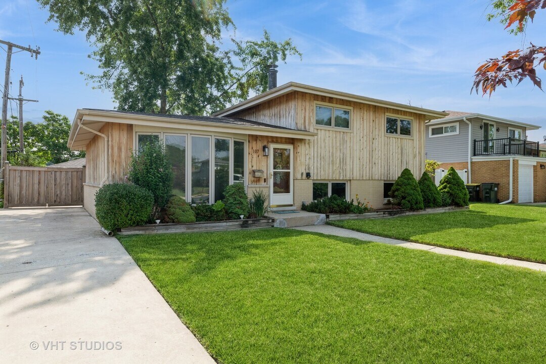 107 Stacy Ct in Glenview, IL - Building Photo