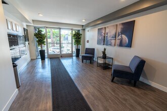 7057 Lanewood Ave in Los Angeles, CA - Foto de edificio - Building Photo