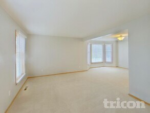 10071 Raleigh Ct in Woodbury, MN - Foto de edificio - Building Photo