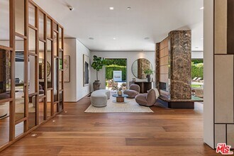 927 Whittier Dr in Beverly Hills, CA - Foto de edificio - Building Photo