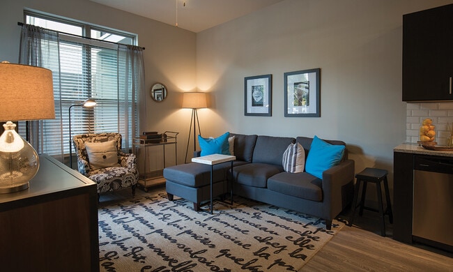 42 Magnolia + 5000 Forest in Columbia, SC - Foto de edificio - Building Photo