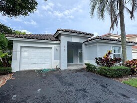 5593 NW 102nd Pl in Doral, FL - Building Photo