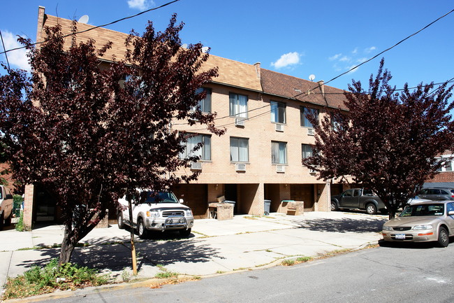 14907-14915 Barclay Ave in Flushing, NY - Building Photo - Building Photo