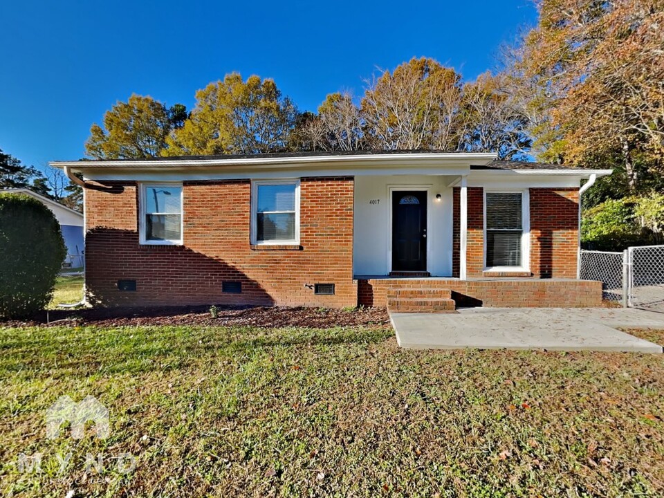 4017 Hillwood Ct in Matthews, NC - Foto de edificio