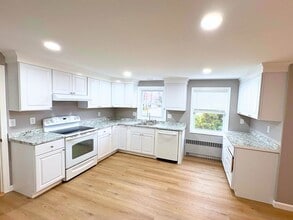 11 Monadnock St in Nashua, NH - Building Photo - Building Photo