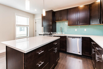 476 Fulton St, Unit T in Medford, MA - Foto de edificio - Building Photo