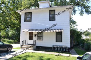 411 Krakar Ave in Joliet, IL - Building Photo