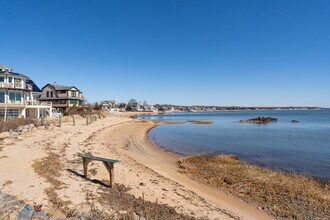 32 Bassett Ln in Madison, CT - Building Photo - Building Photo