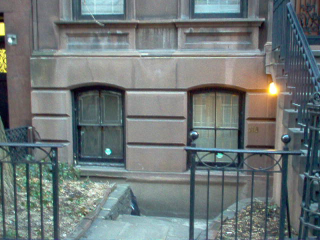 118 E 37th St in New York, NY - Building Photo