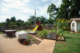 2223 W 4th Ave in Stillwater, OK - Building Photo - Building Photo