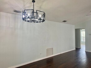 1442 Tiverton Dr in Brandon, FL - Building Photo - Building Photo
