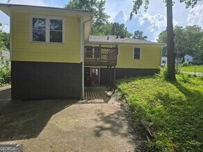 2466 Spring Garden Dr SW in Atlanta, GA - Building Photo - Building Photo
