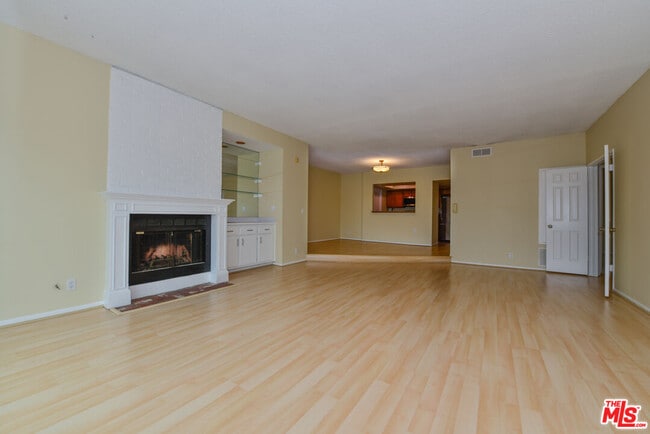 1807 Corinth Ave in Los Angeles, CA - Building Photo - Building Photo
