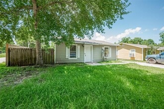 11 Jennische St in Baytown, TX - Building Photo - Building Photo