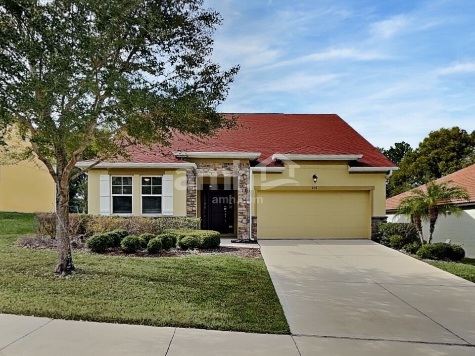 233 Crestrun Loop in Leesburg, FL - Foto de edificio