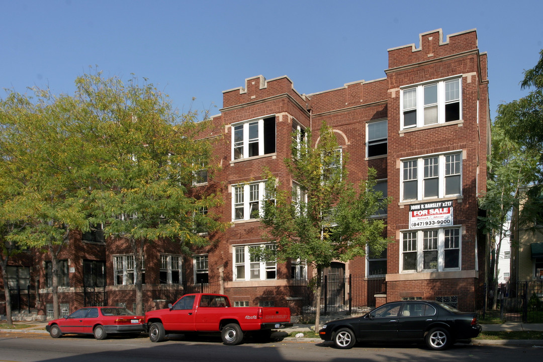 3740-3744 W Wrightwood Ave in Chicago, IL - Foto de edificio