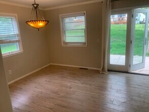 7808 Juniper Dr in Prairie Village, KS - Building Photo - Building Photo