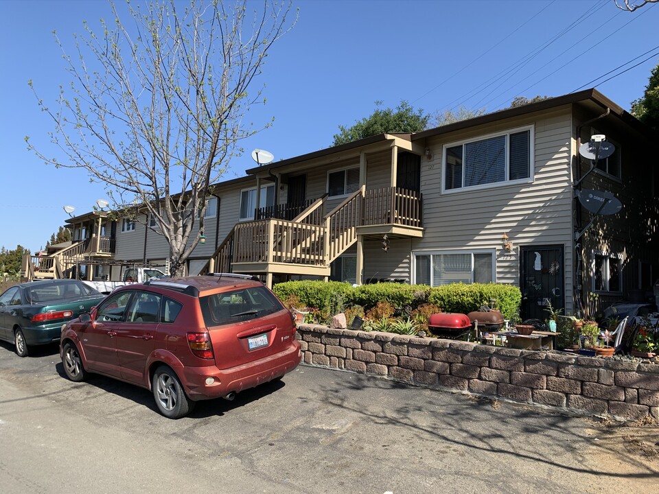 125-137 W Baxter St in Vallejo, CA - Building Photo