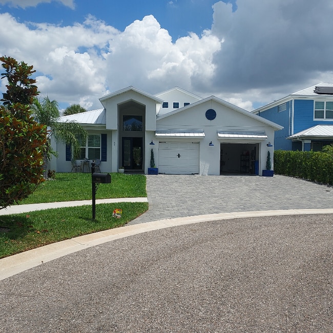 6411 Coquina Island Cove in Apollo Beach, FL - Building Photo - Building Photo