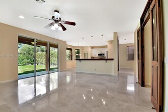 1319 Croton Ct in Weston, FL - Building Photo - Building Photo