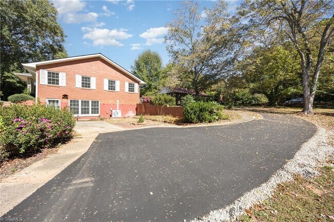 412 S Main St in Mocksville, NC - Building Photo - Building Photo