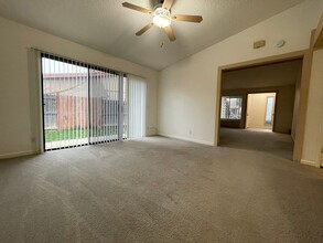 7974 Orchard Woods Cir in Sacramento, CA - Building Photo - Building Photo