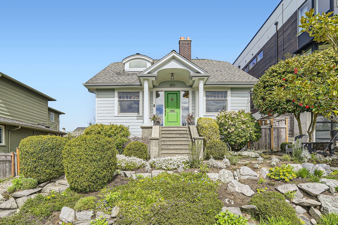 2810 W Boston St in Seattle, WA - Building Photo