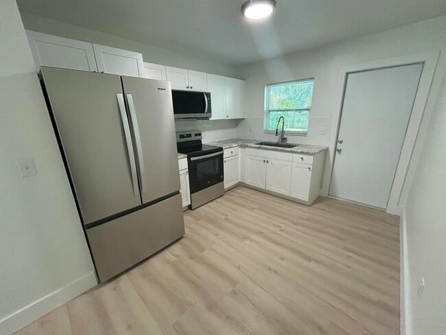 2147 Sibley Ave in Fort Pierce, FL - Building Photo - Building Photo