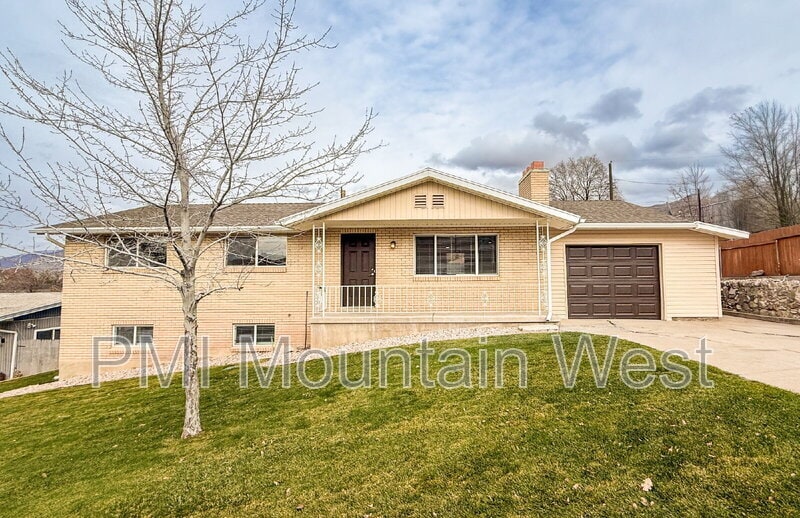 1011 Claremont Dr in Bountiful, UT - Building Photo