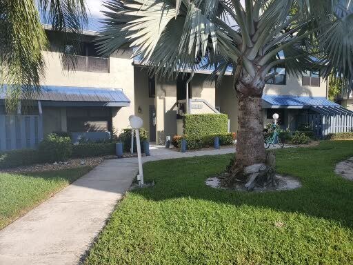 1411 NE 14th Ct, Unit P 13 in Jensen Beach, FL - Foto de edificio