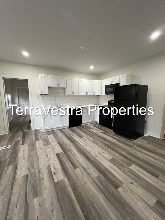 property at 601 E Mulberry St