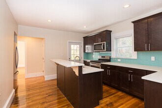 9 Rock Valley Ave, Unit 2 in Everett, MA - Foto de edificio - Building Photo