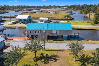 7230 Pirates Cove in Sulphur, LA - Building Photo - Building Photo